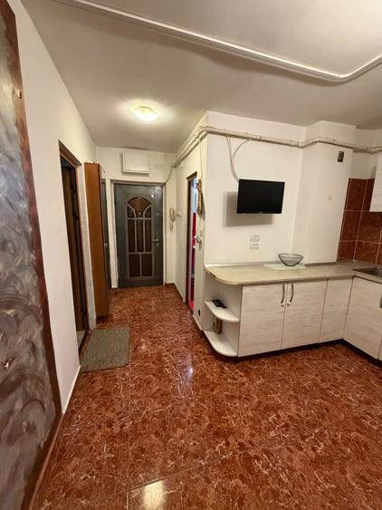 Garsonieră decomandată în Craiovița Nouă