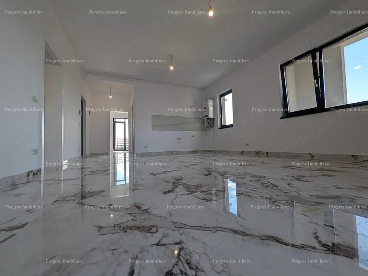 Apartament cu 3 camere decomandat în Est
