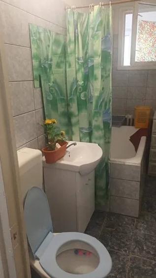 Garsonieră decomandată în Titan