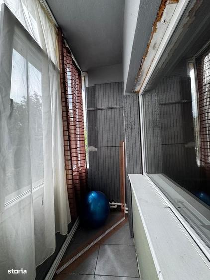 Apartament cu 3 camere semidecomandat în Tătărași