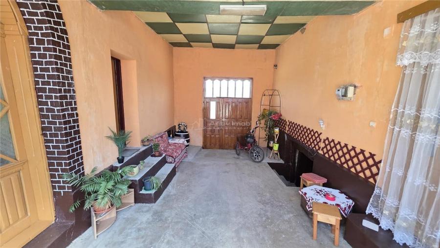 Casă cu 9 camere cu Teren 4400 Mp în Petrilova
