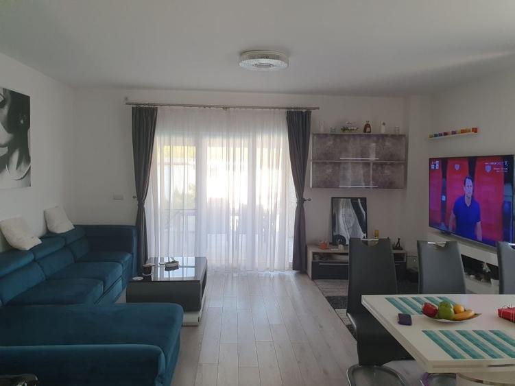 Casă cu 4 camere în Dumbrăvița