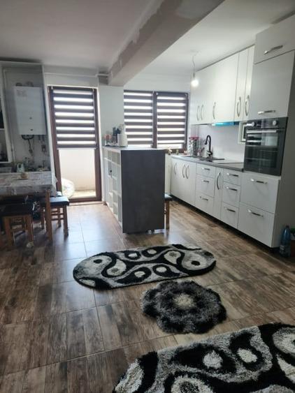 Apartament cu 3 camere semidecomandat, mobilat în Florești — fotografia 1
