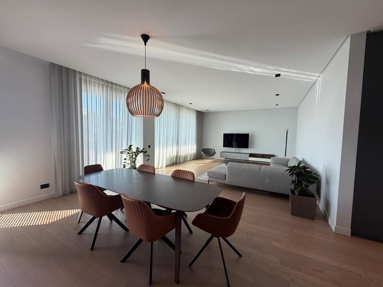 Apartament cu 3 camere decomandat în Floreasca