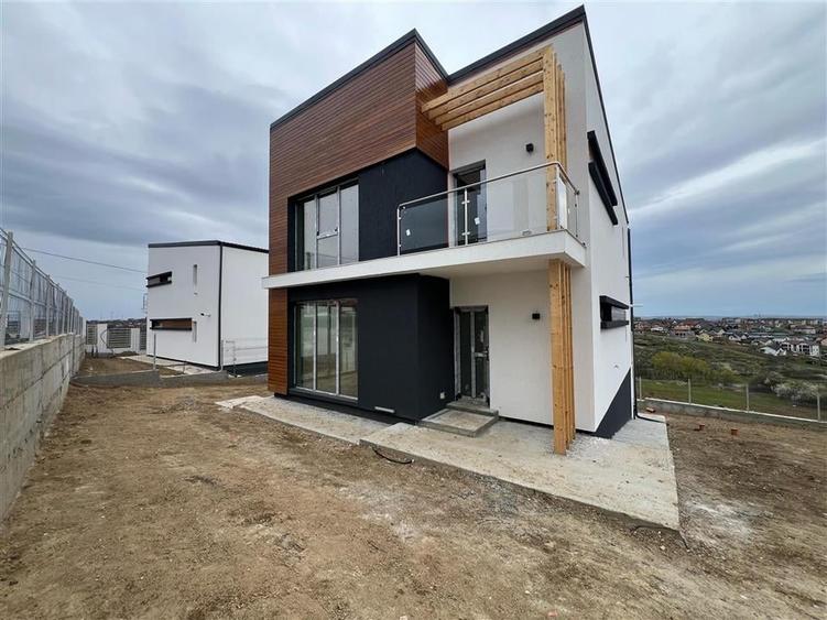 Casă individuală cu 4 camere cu Teren 350 Mp în Miroslava