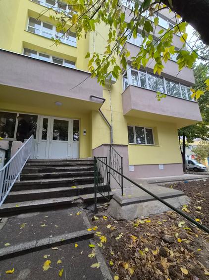 Apartament cu 3 camere decomandat în Titan