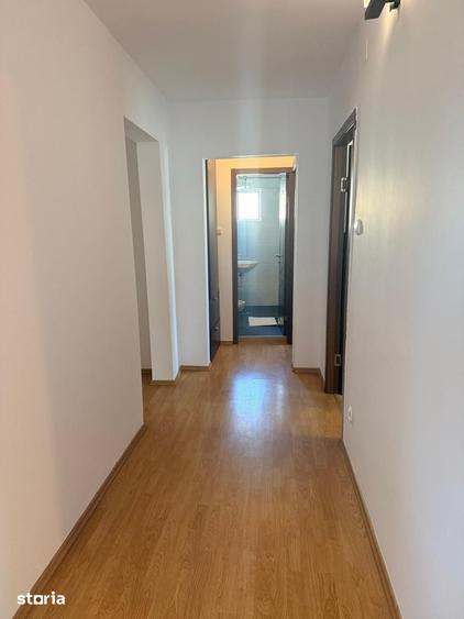 Apartament cu 4 camere decomandat în Pandurilor