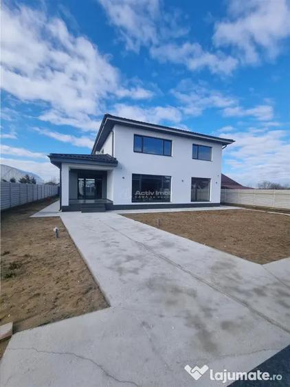 Casă cu 7 camere cu Teren 1145 Mp în Poroschia