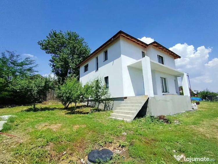 Casă cu 7 camere cu Teren 865 Mp în Bucovăț