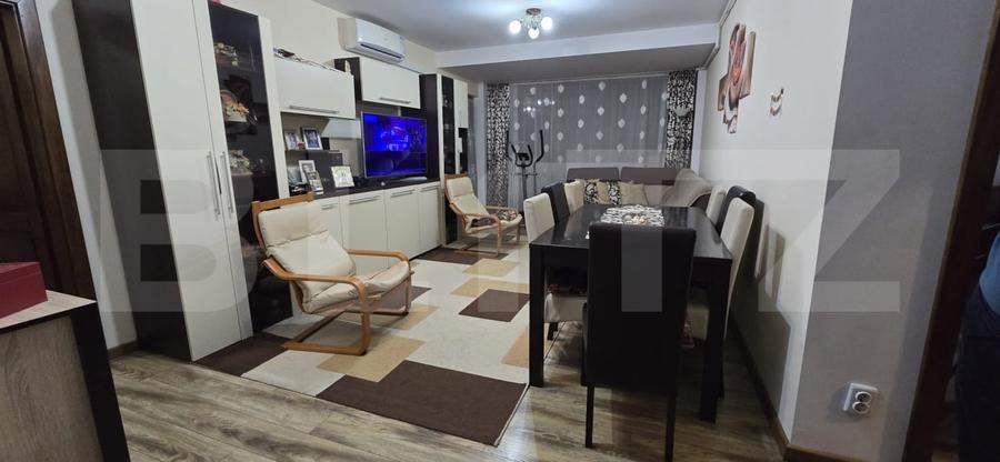 Apartament cu 3 camere semidecomandat, mobilat în Central