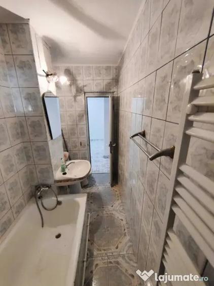 Apartament cu 3 camere decomandat în Port
