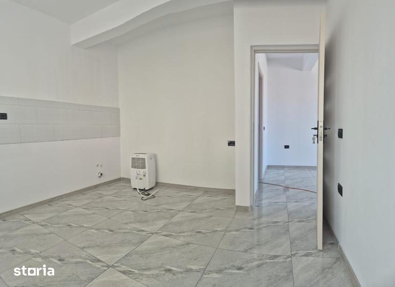 Casă cu 5 camere cu Teren 200 Mp în Lumina
