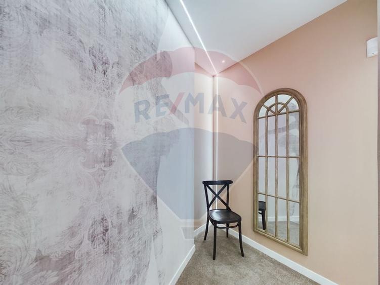 Apartament cu 3 camere semidecomandat în P-ța Dorobanți