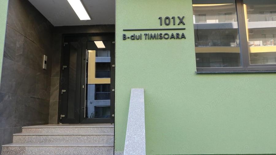 Apartament cu 3 camere semidecomandat în Sud