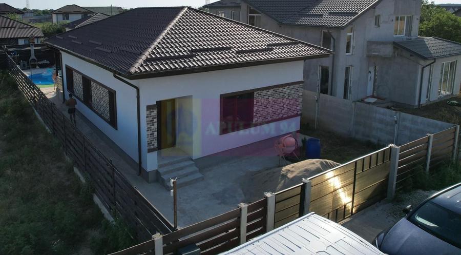 Casă individuală cu 4 camere cu Piscina în Săbăreni