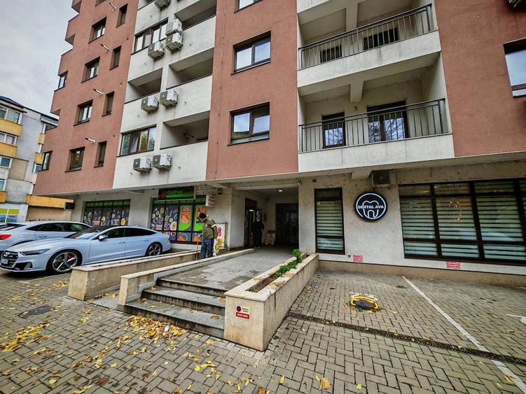 Apartament cu 3 camere decomandat în Central