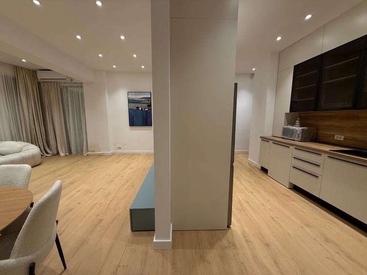 Apartament cu 3 camere semidecomandat, mobilat în Obor