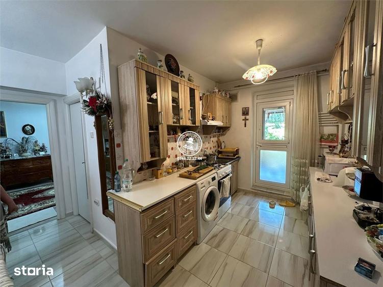 Apartament cu 3 camere semidecomandat în Tătărași