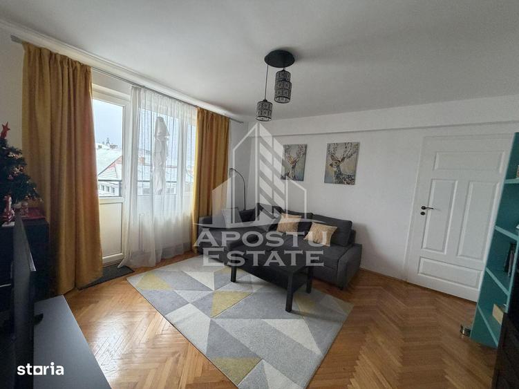 Apartament cu 3 camere, mobilat în Central