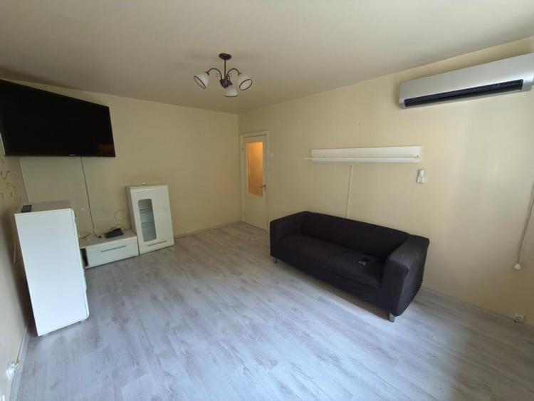 Apartament cu 2 camere semidecomandat, mobilat în Malu Roșu