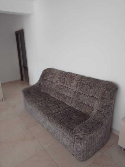 Apartament cu 3 camere decomandat în Florești