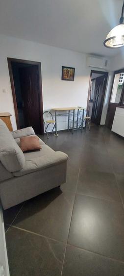 Apartament cu 2 camere decomandat în Nicolina