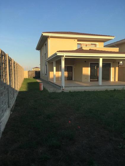Casă cu 5 camere cu Teren 544 Mp în Dumbrăvița