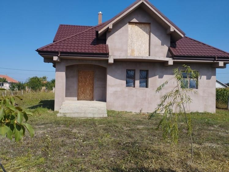 Casă cu 4 camere în Boțârlău