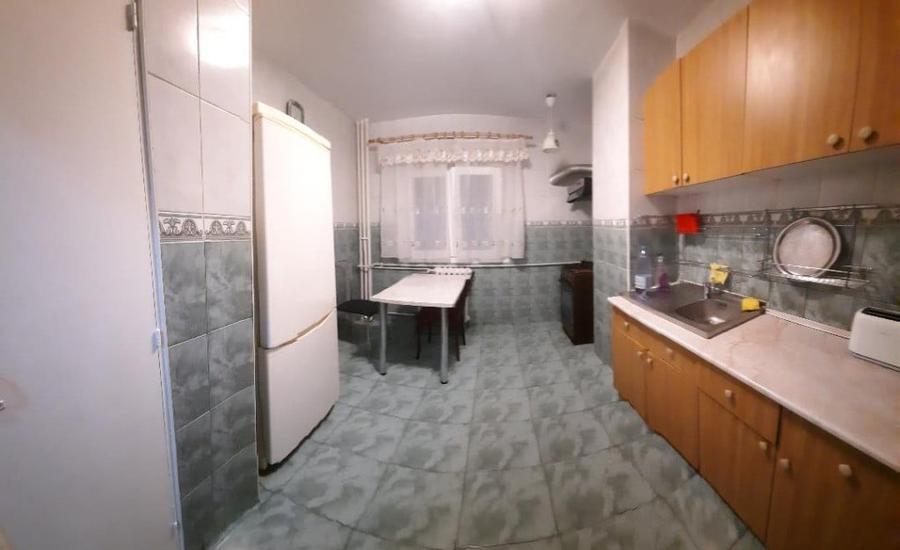 Apartament cu 3 camere decomandat în Victoriei