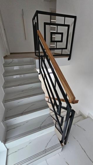Casă cu 5 camere cu Teren 490 Mp în Păulești