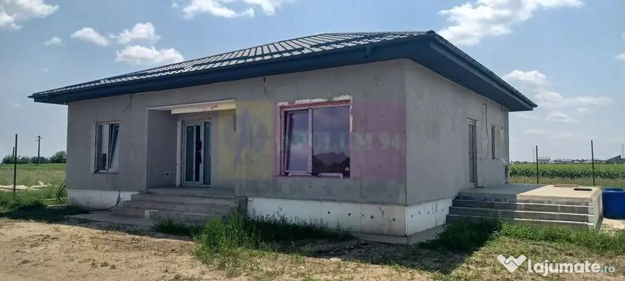 Casă cu 4 camere cu Teren 400 Mp în Săbăreni