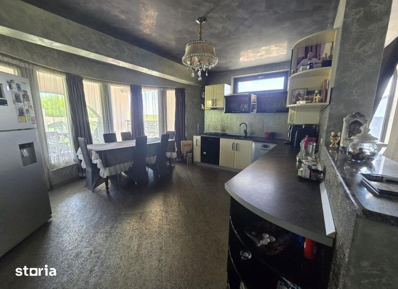 Casă cu 5 camere cu Teren 1700 Mp în Bucium