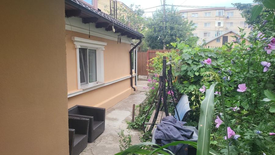 Casă cu 4 camere decomandat în Km 5