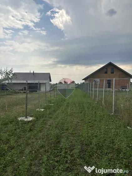 Casă cu 3 camere cu Teren 617 Mp în Slobozia (Roznov)