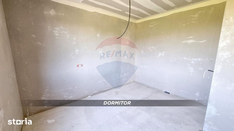 Casă cu 5 camere cu Teren 900 Mp în Recea