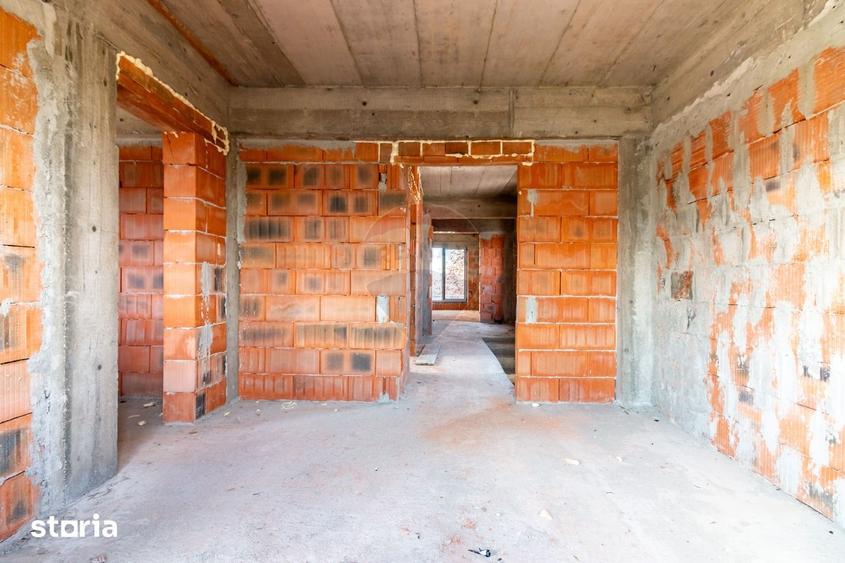 Casă cu 5 camere cu Teren 264 Mp în Central