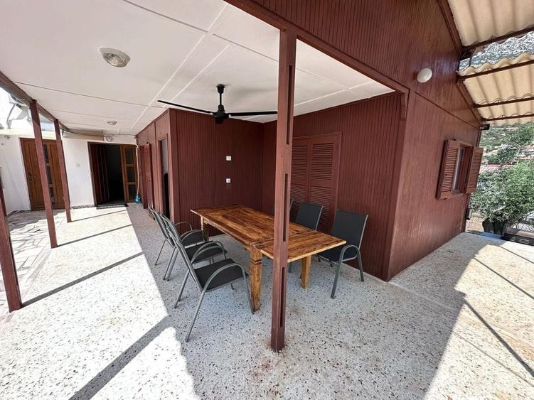 Casă cu 4 camere în Desa