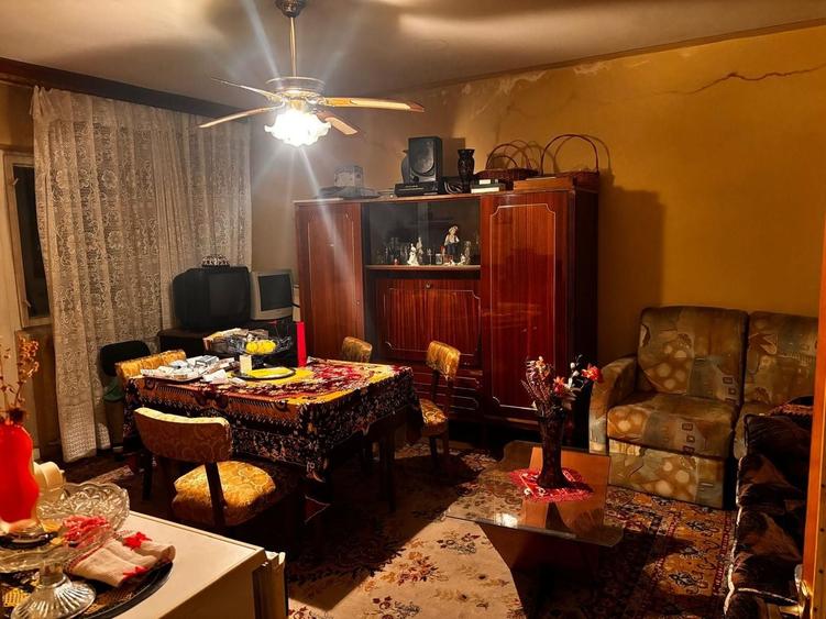Apartament cu 4 camere decomandat în Sebastian