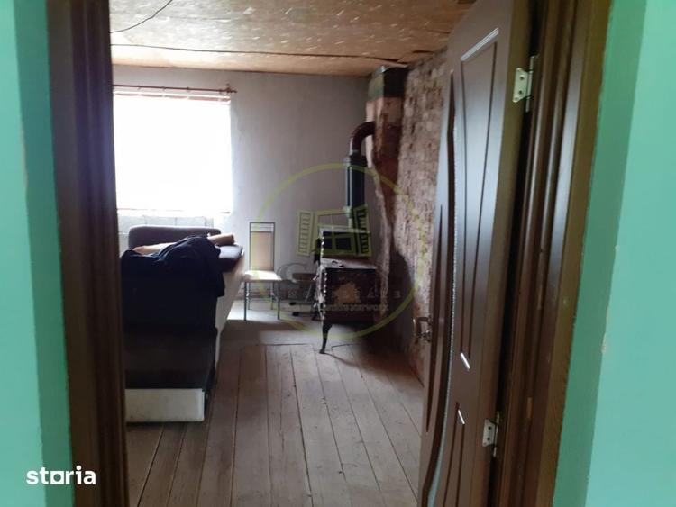 Casă cu 4 camere cu Teren 2750 Mp în Văleni