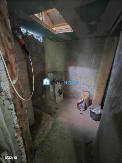 Casă cu 6 camere cu Teren 1600 Mp în Lisa