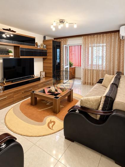 Apartament cu 3 camere decomandat, mobilat în CET