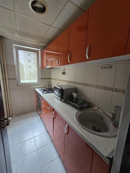 Apartament cu 2 camere semidecomandat în Giurgiului