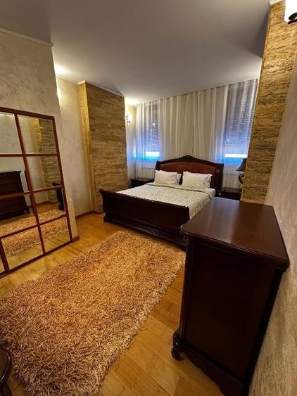 Apartament cu 5 camere decomandat, mobilat în Capitol