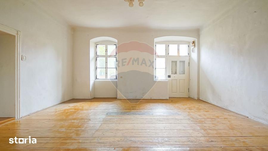 Casă cu 5 camere cu Teren 479 Mp în Schei