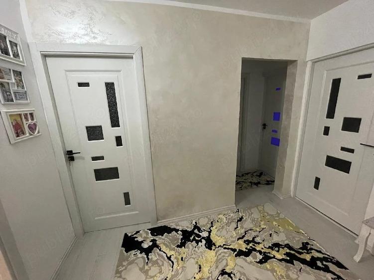 Apartament cu 3 camere decomandat în Horia