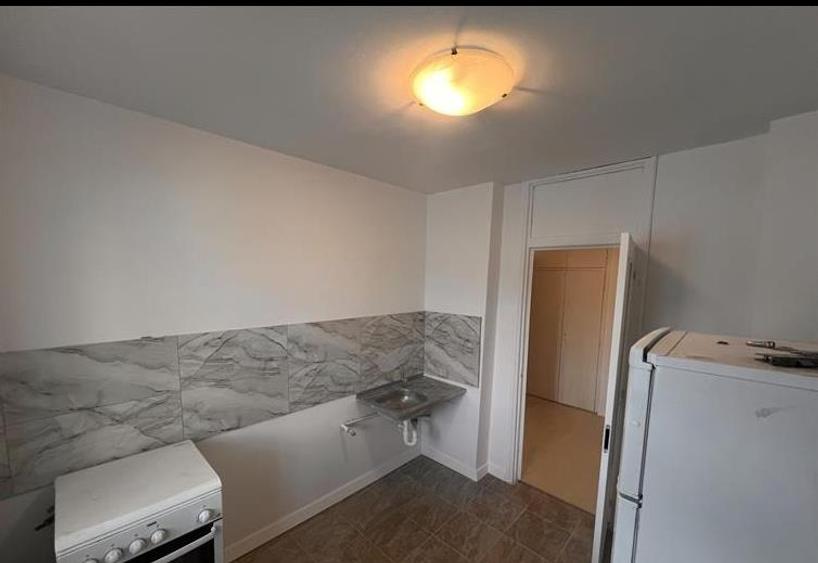 Apartament cu 3 camere semidecomandat în 1 Decembrie 1918