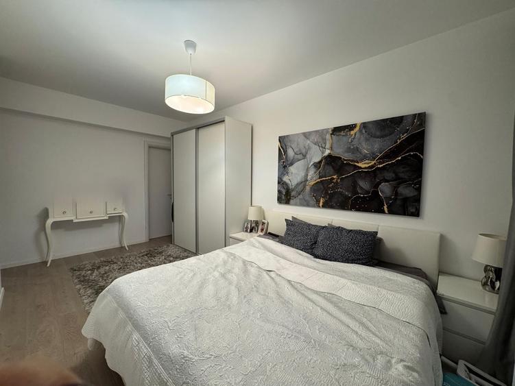 Apartament cu 3 camere semidecomandat, mobilat în Sisești