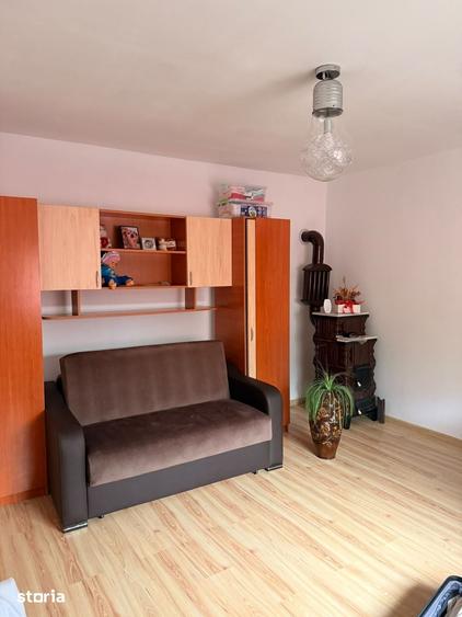 Casă cu 3 camere semidecomandat cu Teren 590 Mp în Cordun