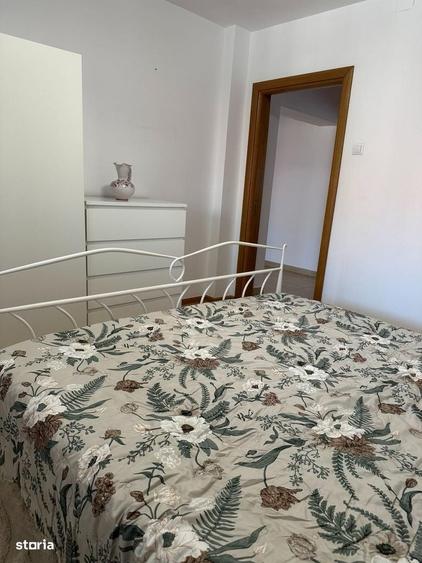 Apartament cu 4 camere decomandat în Lahovari