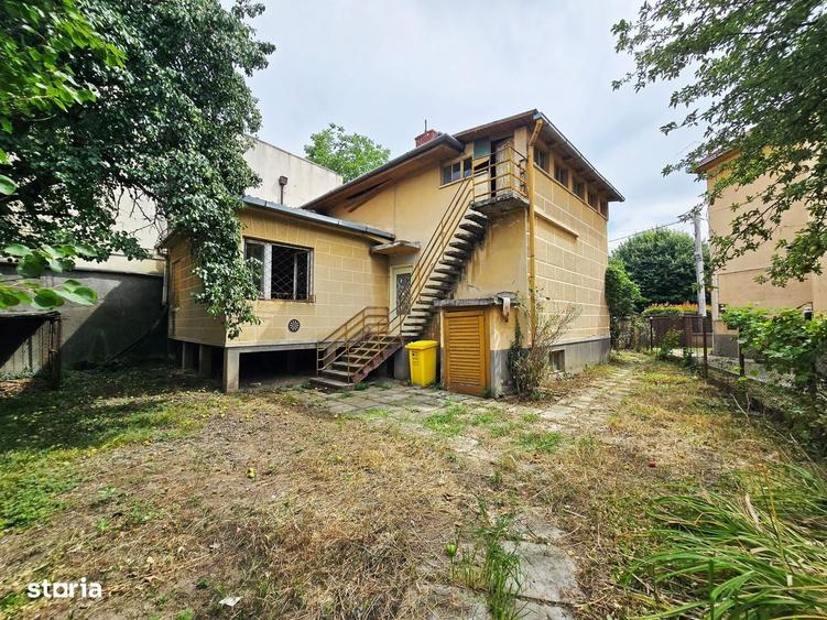 Casă cu 4 camere în Malul Mureșului